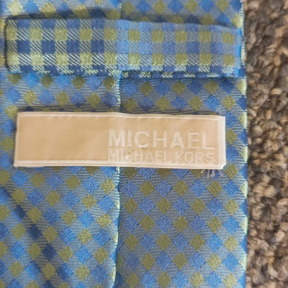 Michael Kors blue and green irredecent 100% silk men's tie.